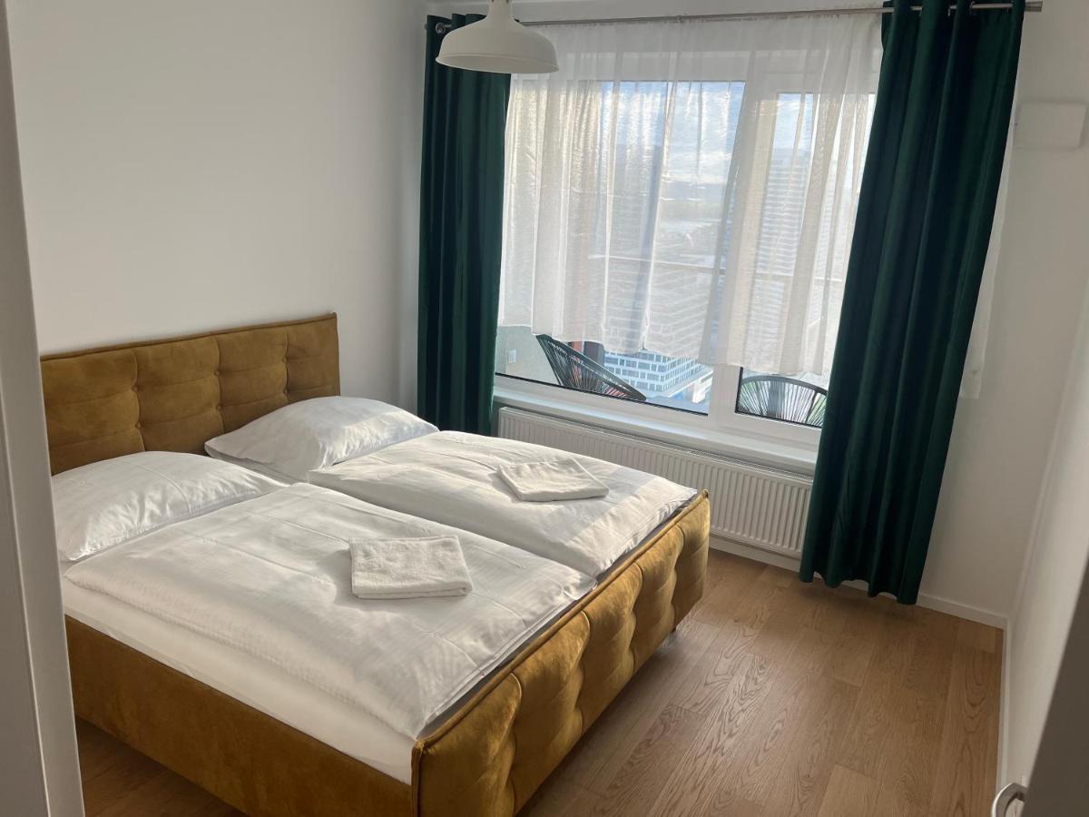 New Downtown Apartment Couple Minute From The Old Town Братислава Екстер'єр фото