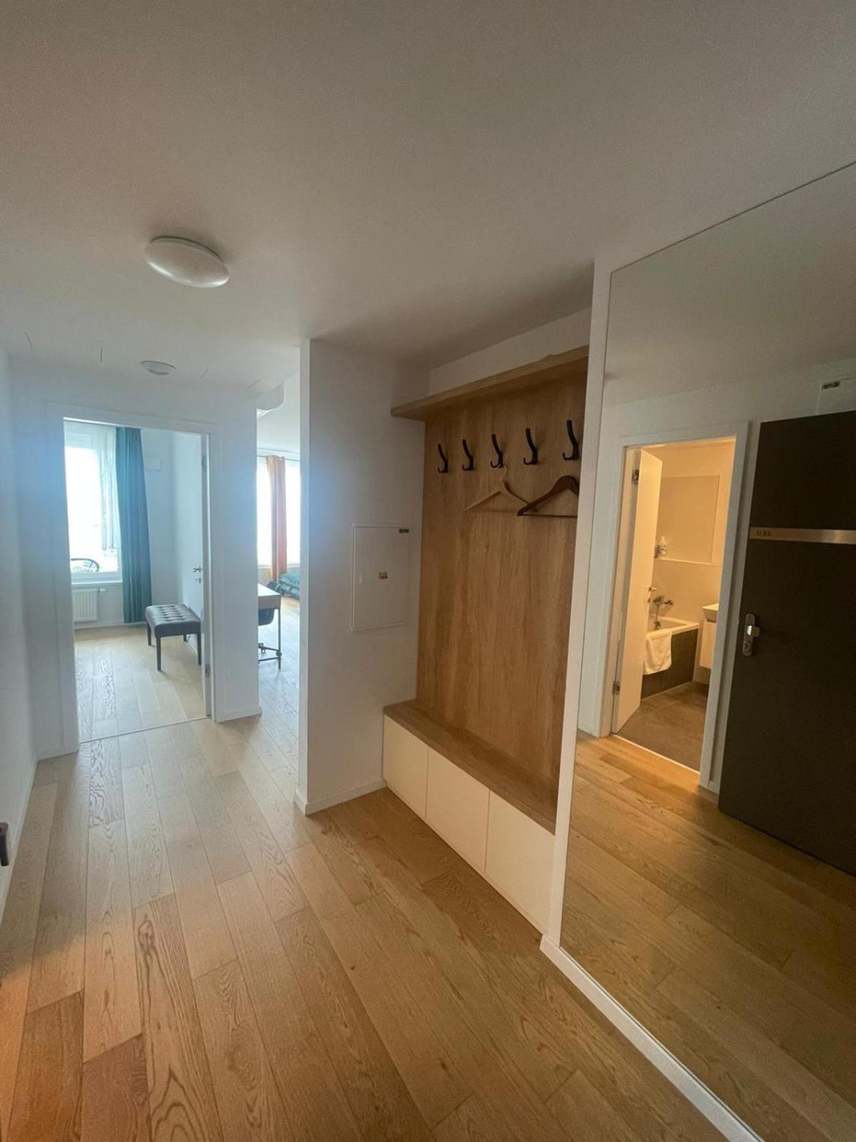 New Downtown Apartment Couple Minute From The Old Town Братислава Екстер'єр фото