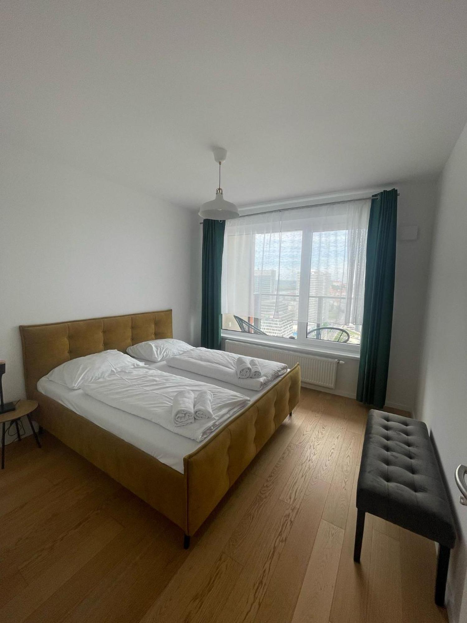 New Downtown Apartment Couple Minute From The Old Town Братислава Екстер'єр фото