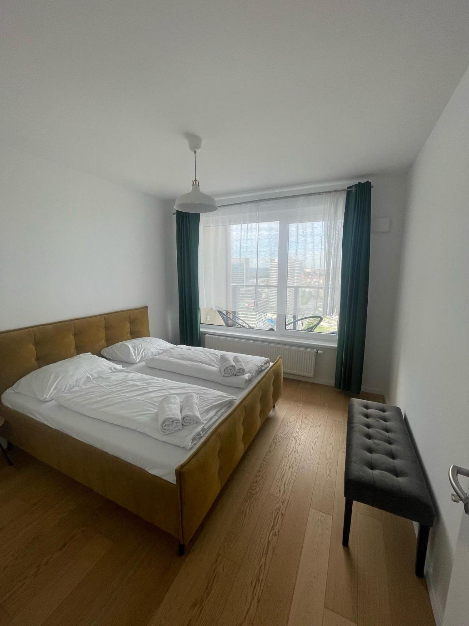 New Downtown Apartment Couple Minute From The Old Town Братислава Екстер'єр фото