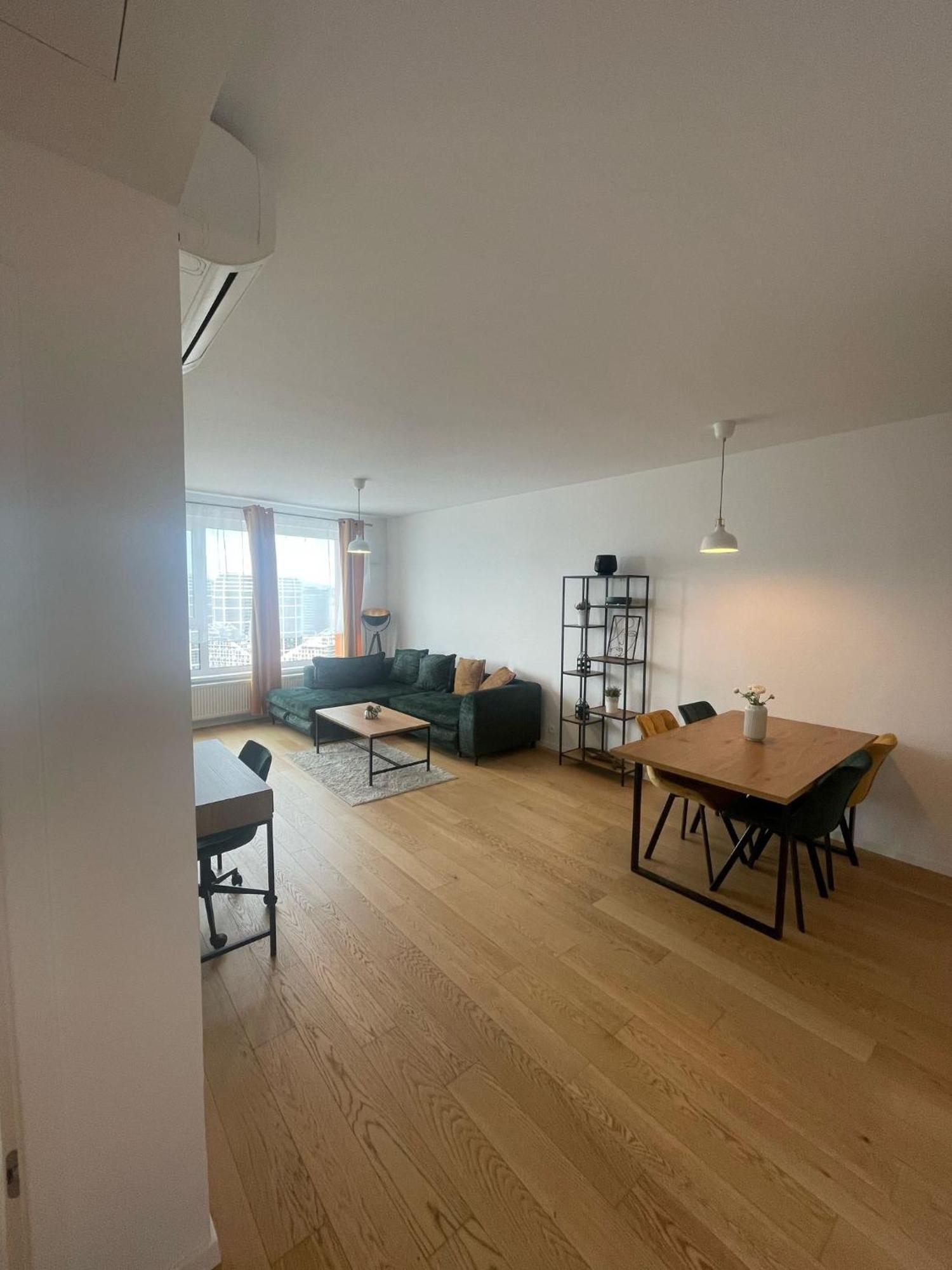 New Downtown Apartment Couple Minute From The Old Town Братислава Екстер'єр фото
