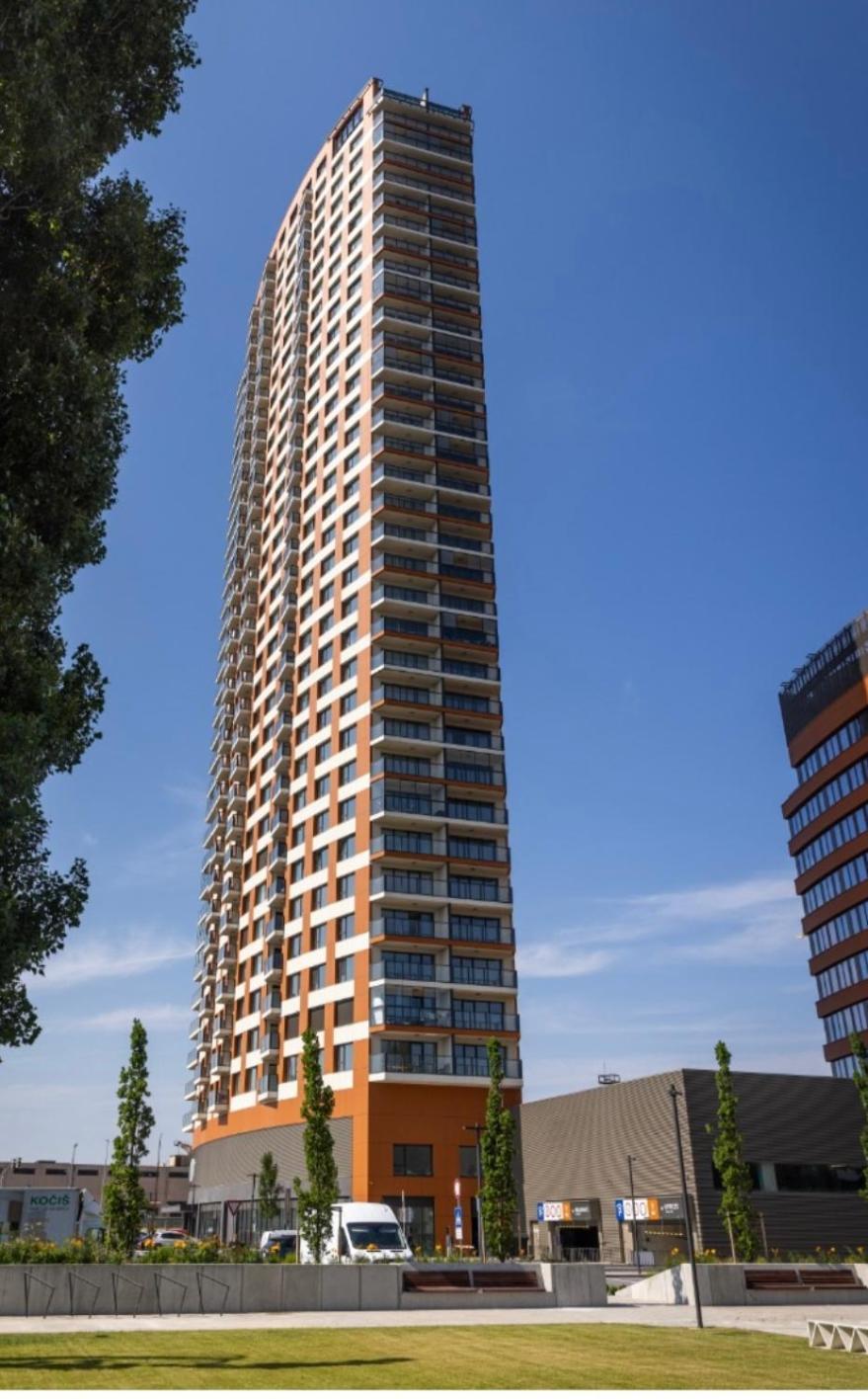 New Downtown Apartment Couple Minute From The Old Town Братислава Екстер'єр фото